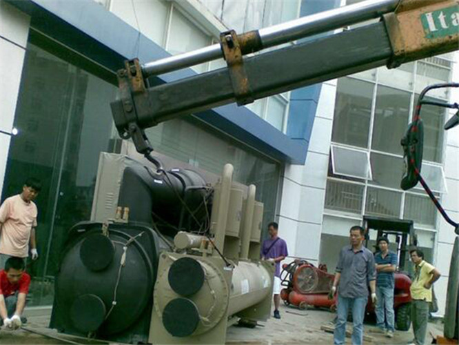 曾都区随车吊和汽车吊的核心区别是什么？哪种更省钱？